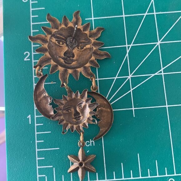 Gold Banana Bob Sun face moon star chandelier earrings - Picture 8 of 8